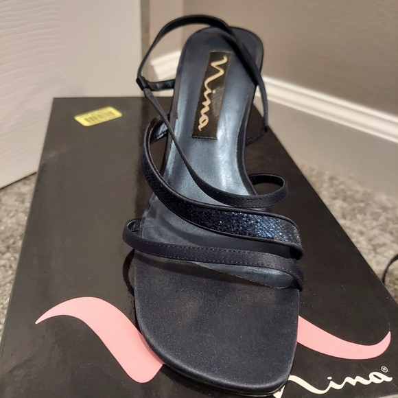Navy Nina heels - Picture 2 of 6